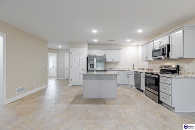 305 Breckinridge Circle, Vine Grove, KY 40175