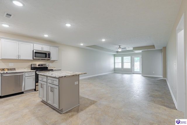 305 Breckinridge Circle, Vine Grove, KY 40175