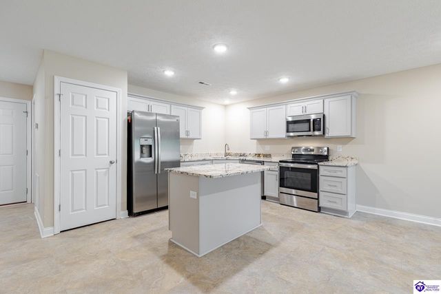305 Breckinridge Circle, Vine Grove, KY 40175