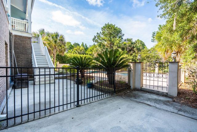 1327 Headquarters Plantation Drive, Johns Island, SC 29455