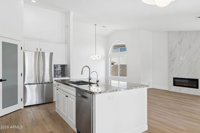 2451 E DRY CREEK Road, Phoenix, AZ 85048