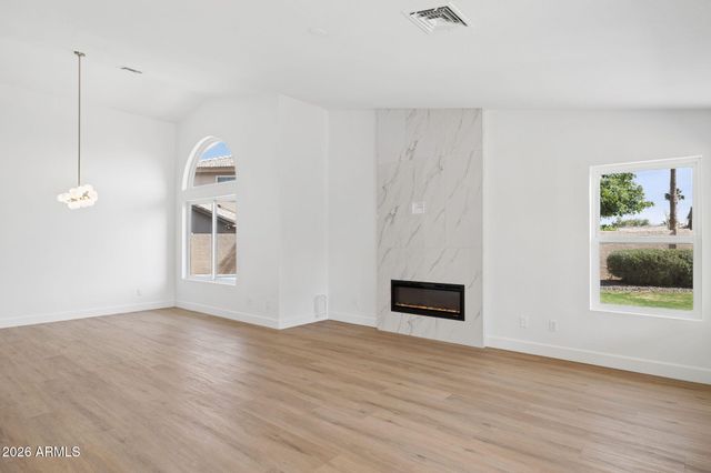 2451 E DRY CREEK Road, Phoenix, AZ 85048