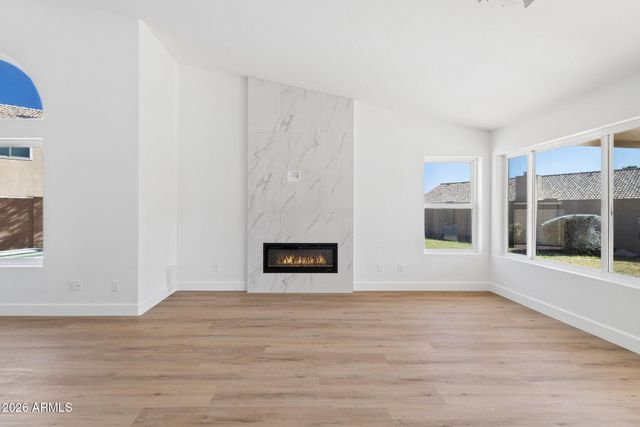 2451 E DRY CREEK Road, Phoenix, AZ 85048