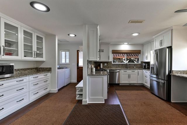 1203 Green Meadow Ct, Murphys, CA 95247