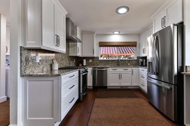 1203 Green Meadow Ct, Murphys, CA 95247