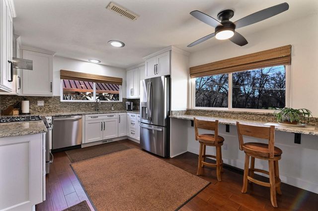 1203 Green Meadow Ct, Murphys, CA 95247