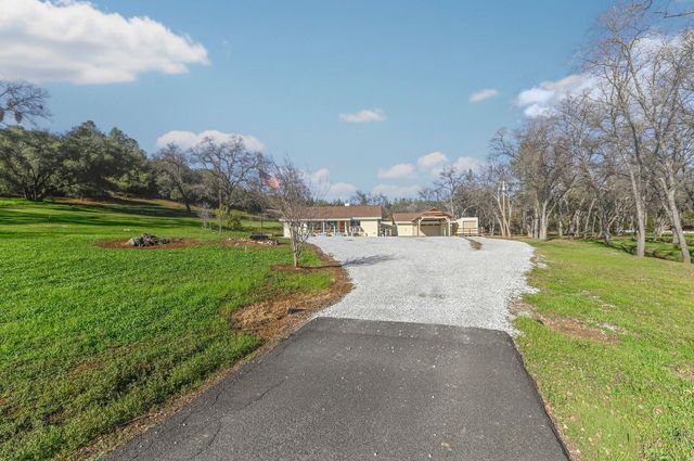 1203 Green Meadow Ct, Murphys, CA 95247