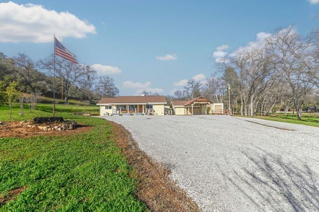 1203 Green Meadow Ct, Murphys, CA 95247