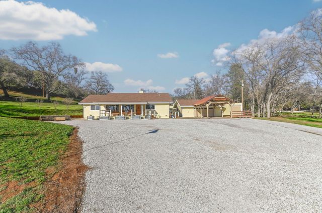 1203 Green Meadow Ct, Murphys, CA 95247