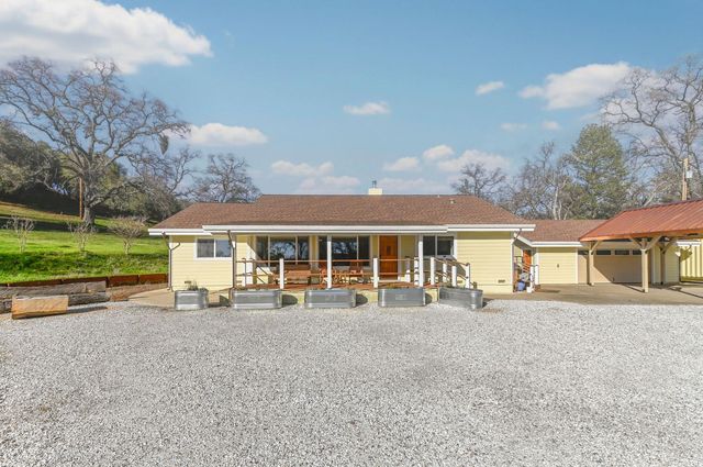 1203 Green Meadow Ct, Murphys, CA 95247