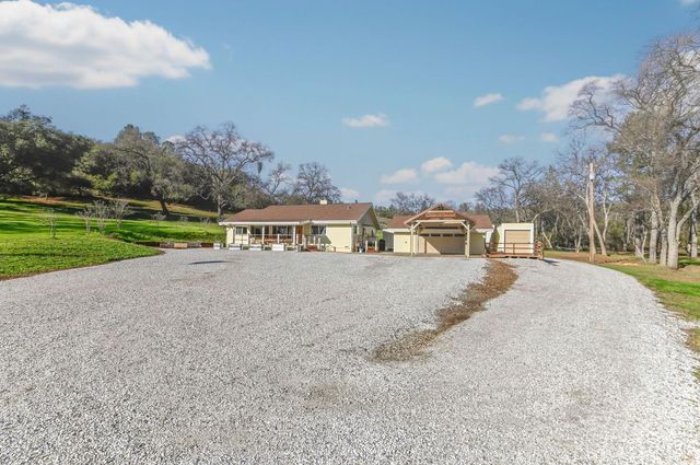 1203 Green Meadow Ct, Murphys, CA 95247