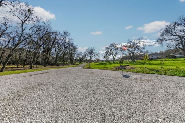 1203 Green Meadow Ct, Murphys, CA 95247