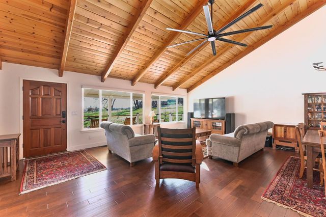 1203 Green Meadow Ct, Murphys, CA 95247