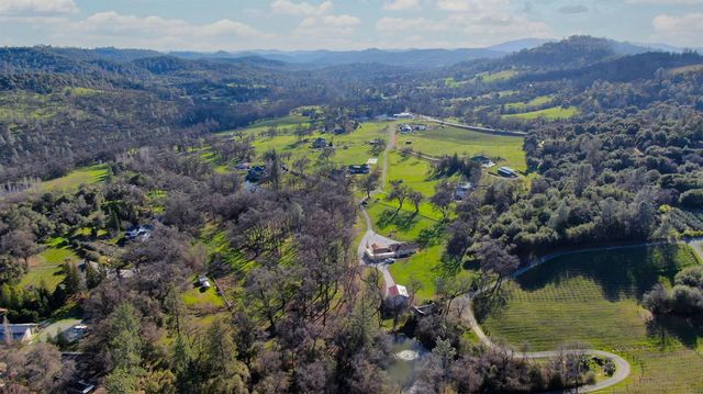 1203 Green Meadow Ct, Murphys, CA 95247