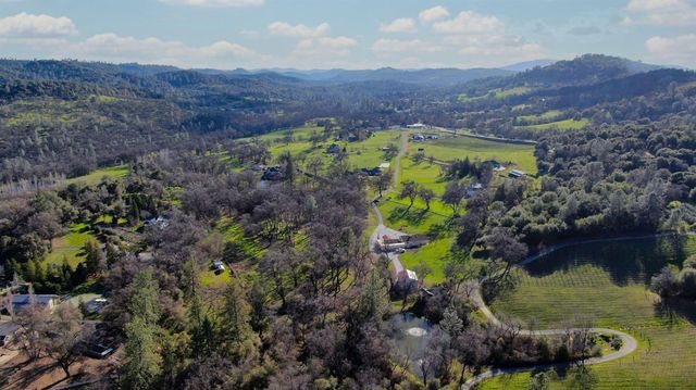 1203 Green Meadow Ct, Murphys, CA 95247