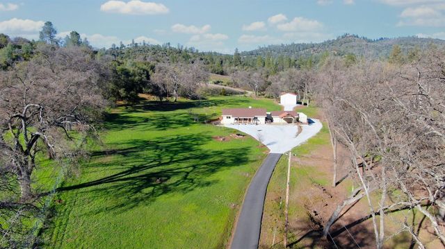 1203 Green Meadow Ct, Murphys, CA 95247