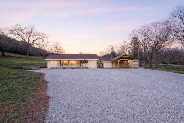 1203 Green Meadow Ct, Murphys, CA 95247