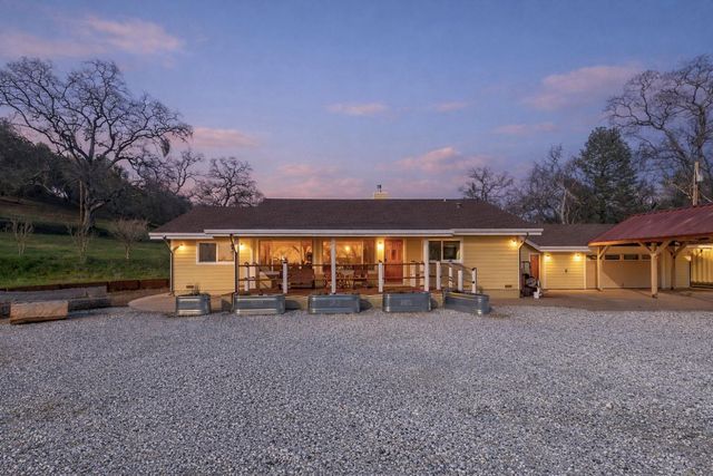 1203 Green Meadow Ct, Murphys, CA 95247