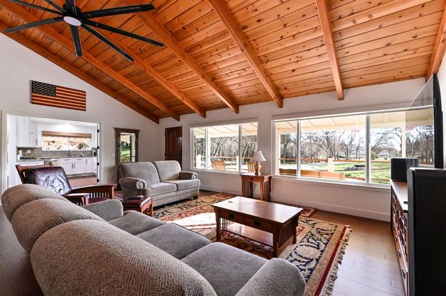 1203 Green Meadow Ct, Murphys, CA 95247