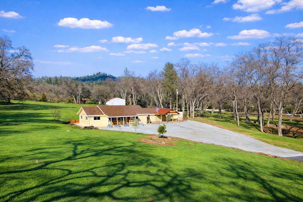 1203 Green Meadow Ct, Murphys, CA 95247