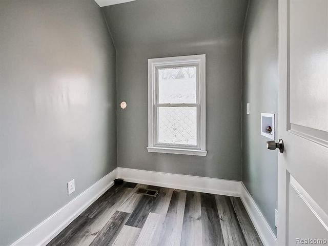 13 Mohawk Road, Pontiac, MI 48341