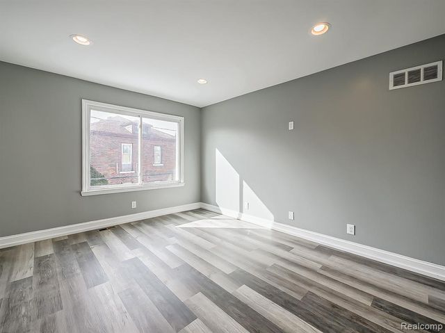 13 Mohawk Road, Pontiac, MI 48341