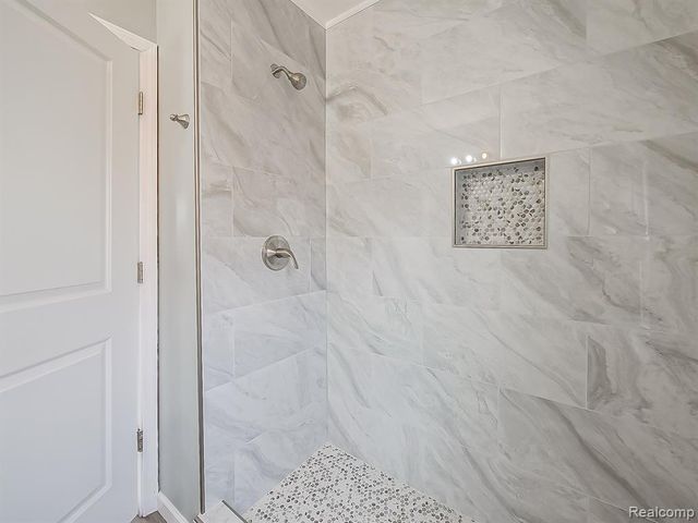 13 Mohawk Road, Pontiac, MI 48341