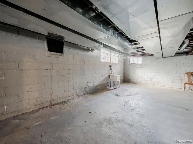 13 Mohawk Road, Pontiac, MI 48341