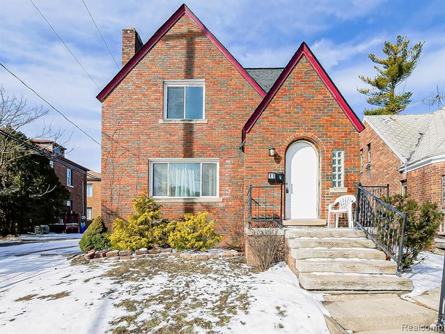 13 Mohawk Road, Pontiac, MI 48341