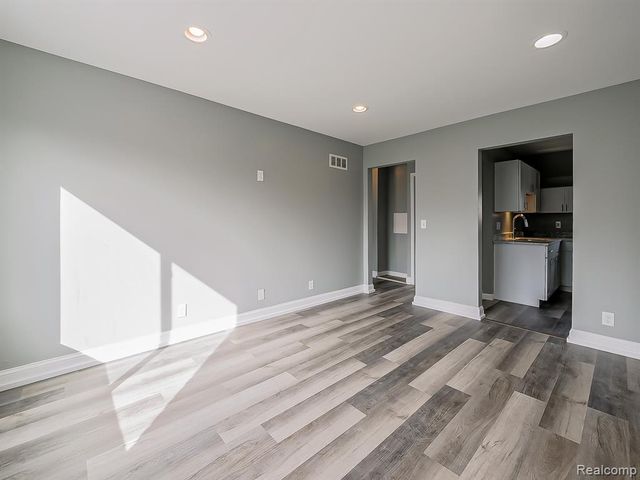 13 Mohawk Road, Pontiac, MI 48341