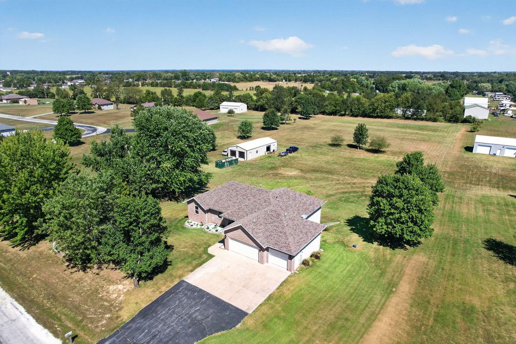 327 Alice Place, Ozark, MO 65721