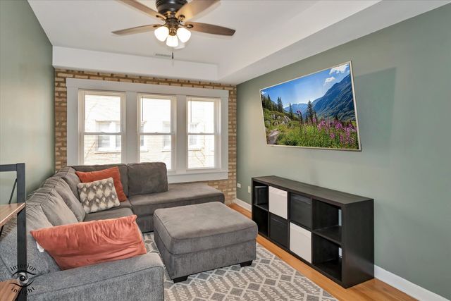 2537 Prairie Avenue 2E, Evanston, IL 60201