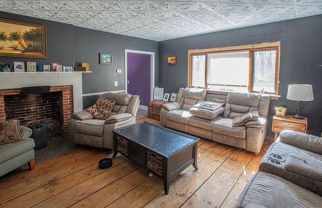 31 Goshen Road, Williamsburg, MA 01096