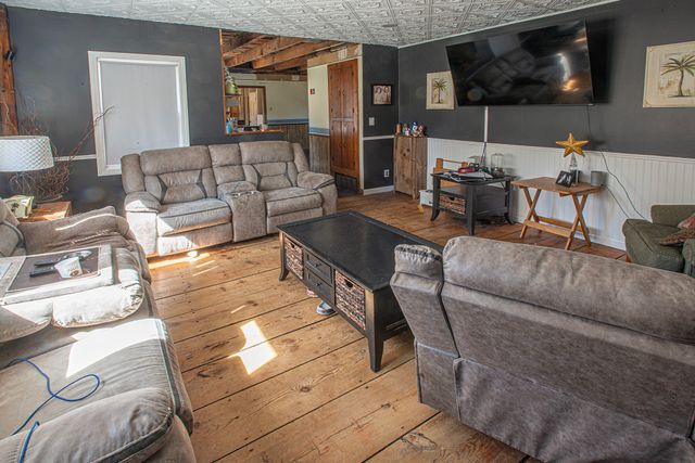 31 Goshen Road, Williamsburg, MA 01096