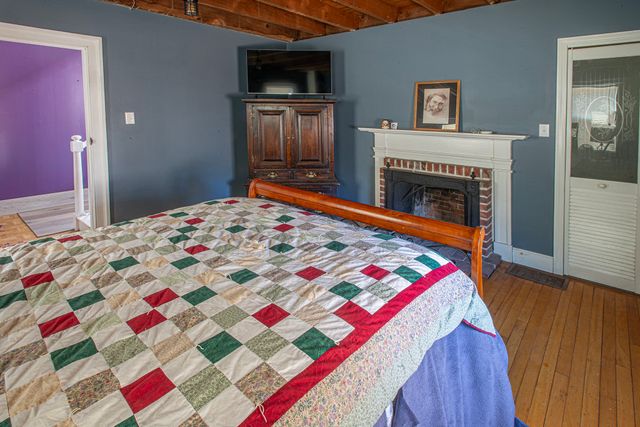 31 Goshen Road, Williamsburg, MA 01096