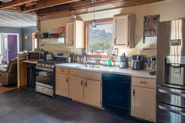 31 Goshen Road, Williamsburg, MA 01096