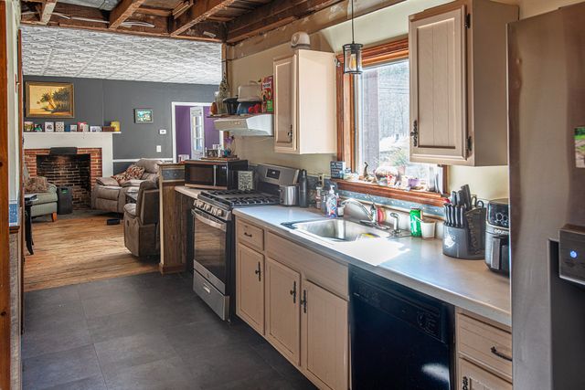 31 Goshen Road, Williamsburg, MA 01096