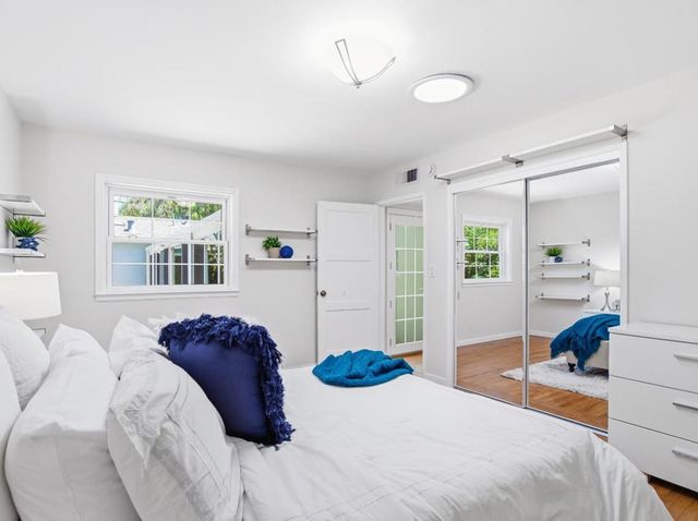 495 Arboleda Drive, Los Altos, CA 94024