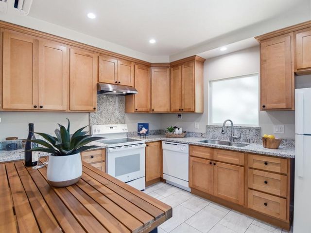 495 Arboleda Drive, Los Altos, CA 94024