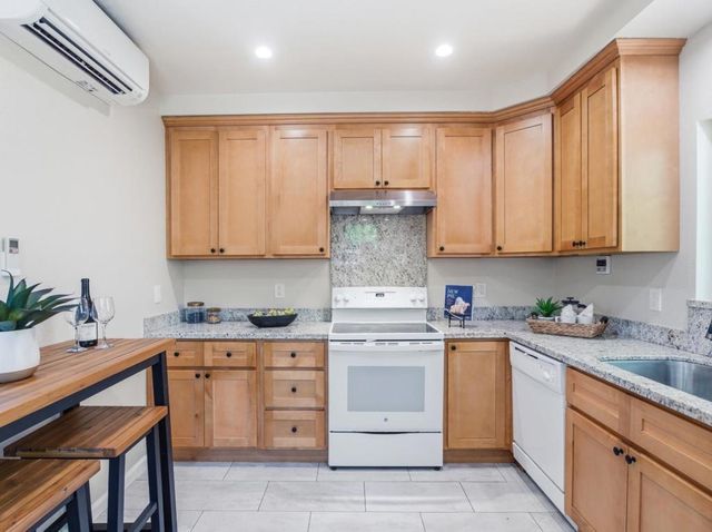 495 Arboleda Drive, Los Altos, CA 94024