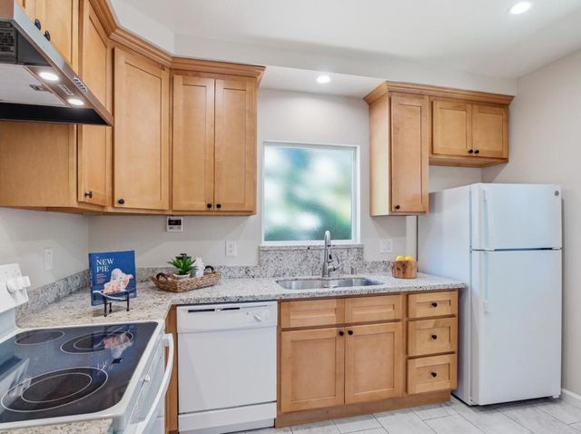 495 Arboleda Drive, Los Altos, CA 94024