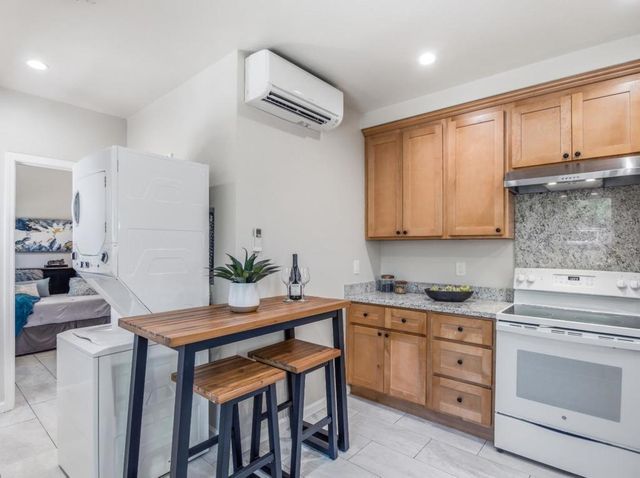 495 Arboleda Drive, Los Altos, CA 94024