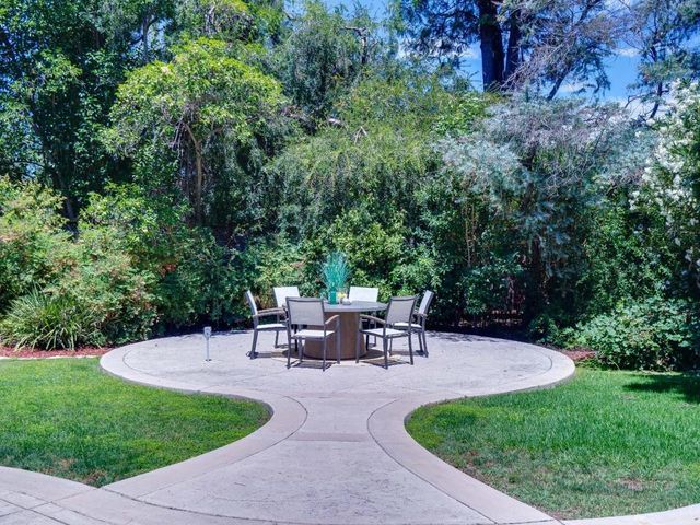 495 Arboleda Drive, Los Altos, CA 94024