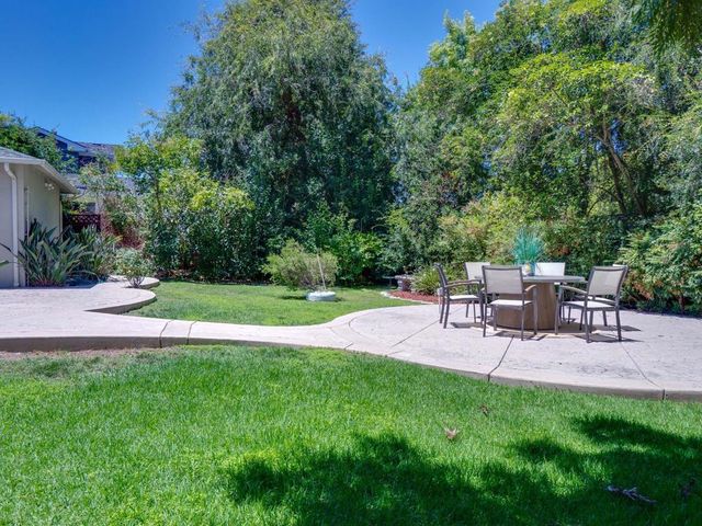 495 Arboleda Drive, Los Altos, CA 94024
