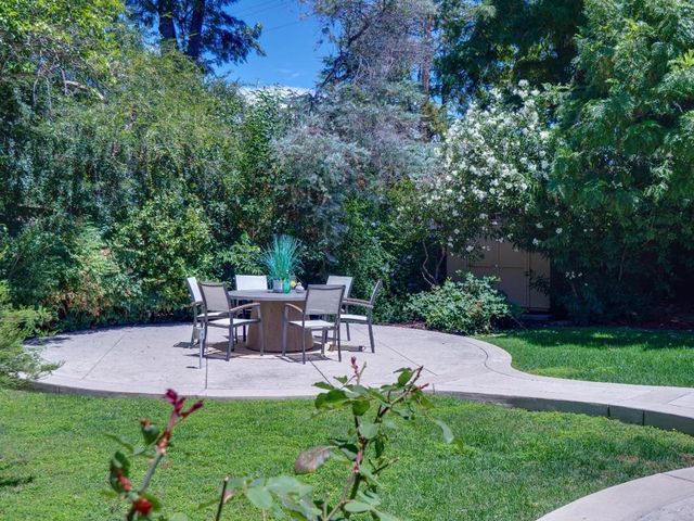 495 Arboleda Drive, Los Altos, CA 94024