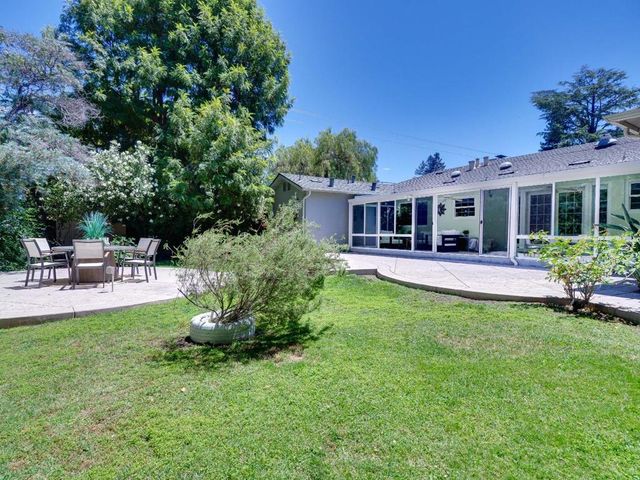 495 Arboleda Drive, Los Altos, CA 94024