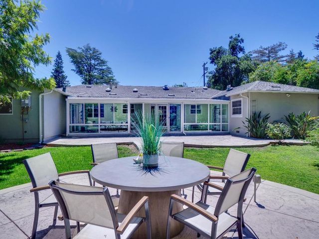 495 Arboleda Drive, Los Altos, CA 94024