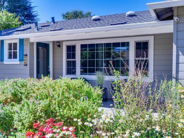 495 Arboleda Drive, Los Altos, CA 94024