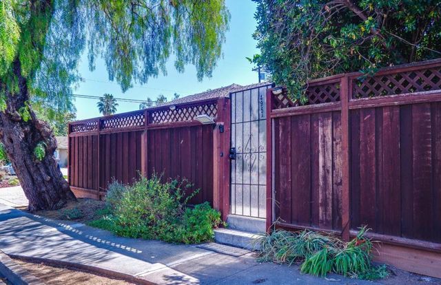 495 Arboleda Drive, Los Altos, CA 94024