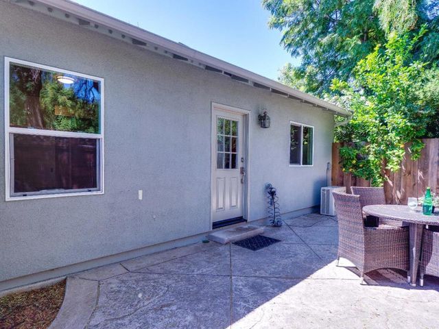 495 Arboleda Drive, Los Altos, CA 94024